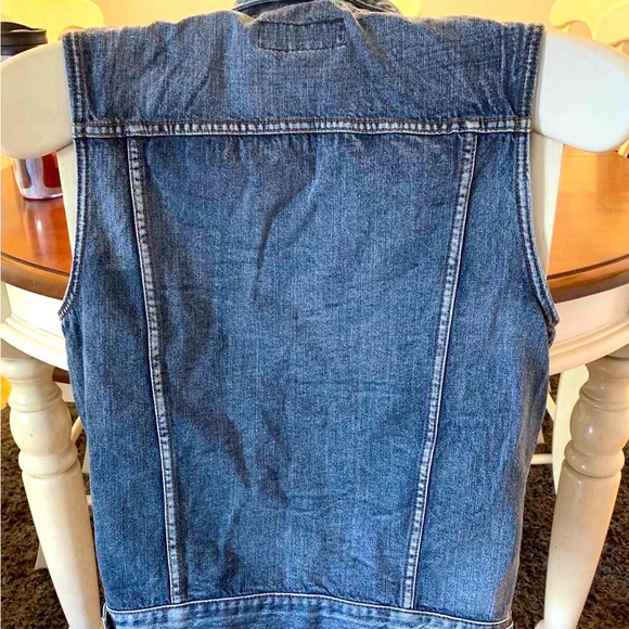 Like New Vintage Sleeveless Jean Jacket!! - Picture 2 of 3